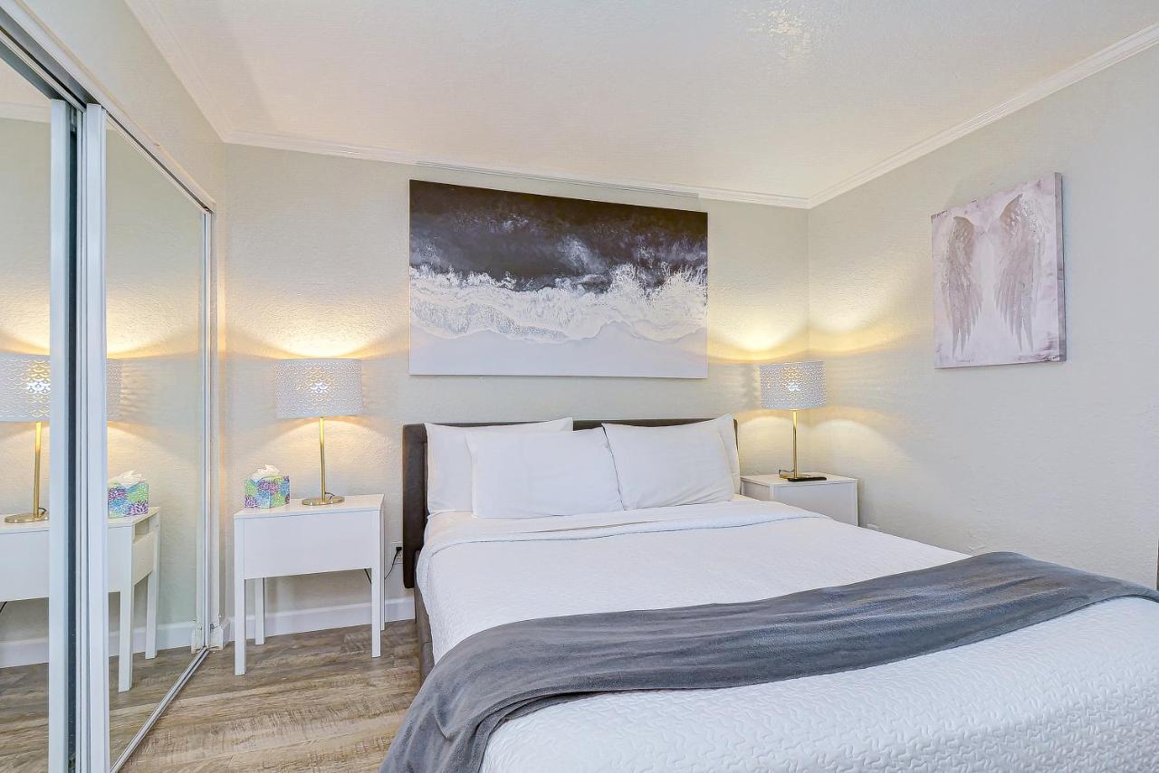 Apartment 441-waterfront, Amazing Views, Wifi, Pool And Close To Bucs Stadium Tampa