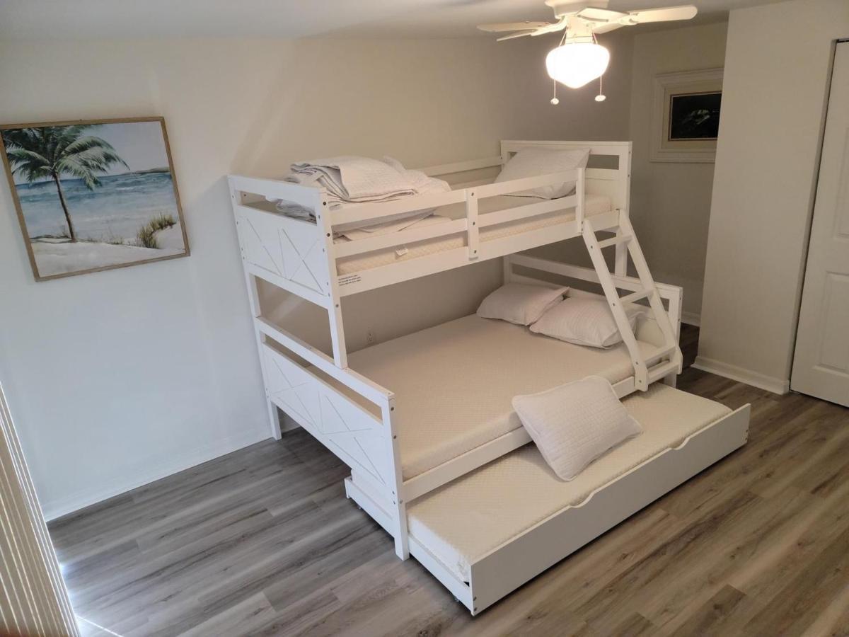Island Hotel 2*