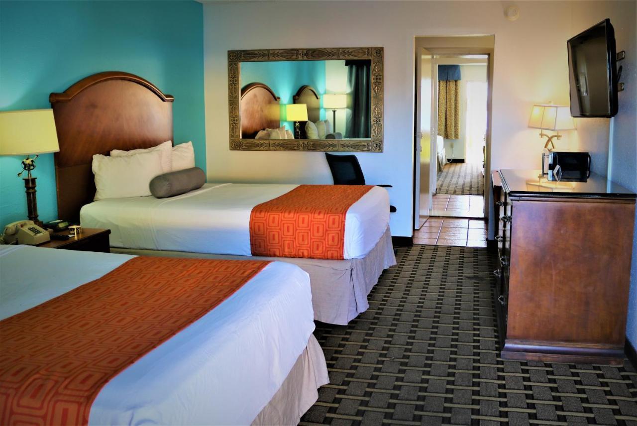 Howard Johnson By Wyndham Front Park Motel