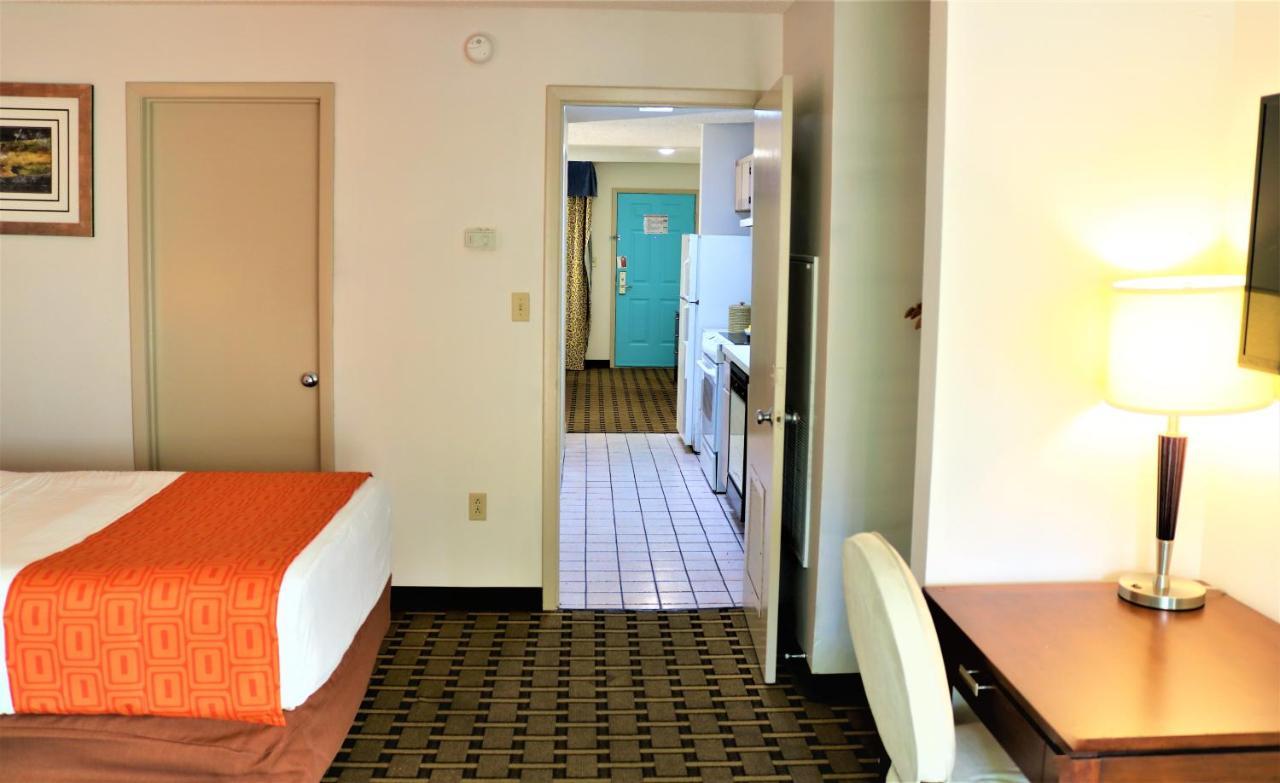 Howard Johnson By Wyndham Front Park 2*