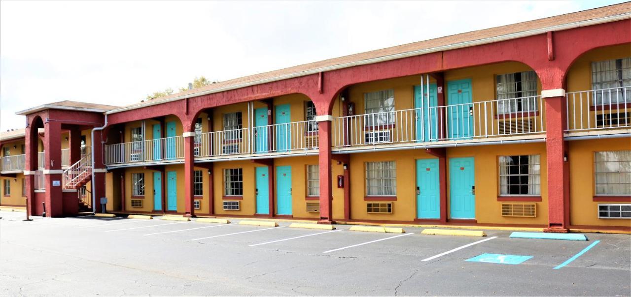 Howard Johnson By Wyndham Front Park Motel 2*