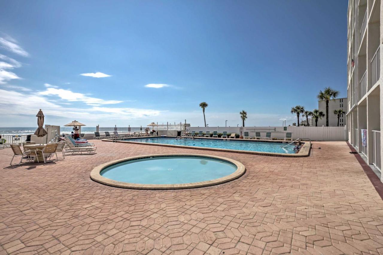 Daytona With Oceanfront Balcony And Pool! Apartment Daytona Beach