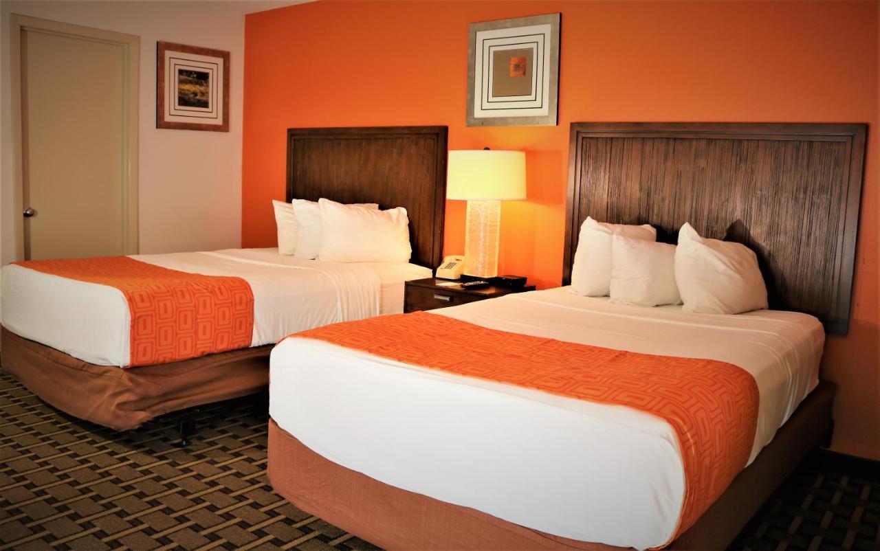 Howard Johnson By Wyndham Front Park