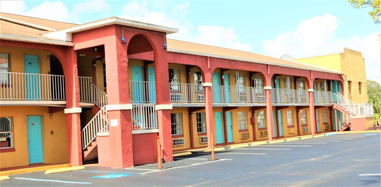 Howard Johnson By Wyndham Front Park Motel