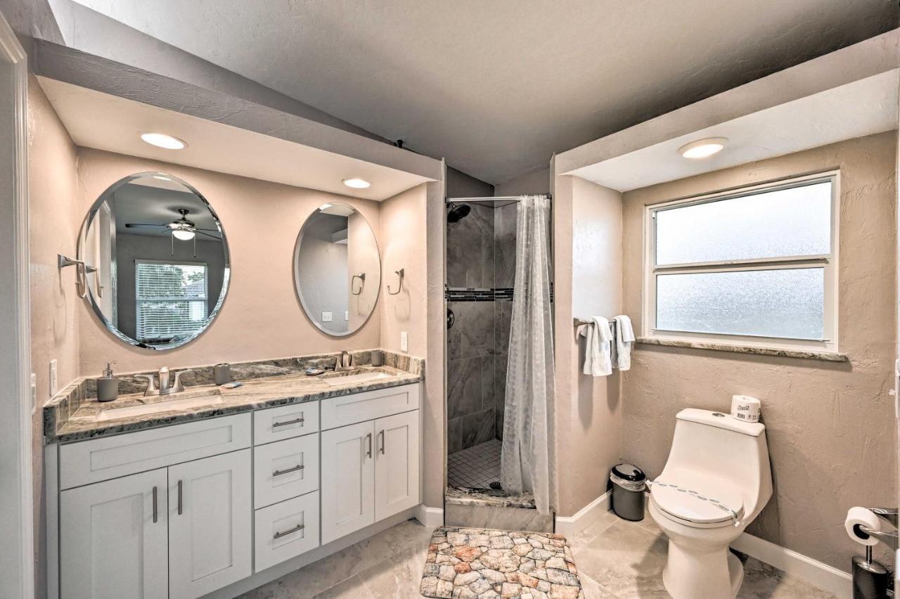 Modern Retreat With Private Pool! Holiday home Marco Island