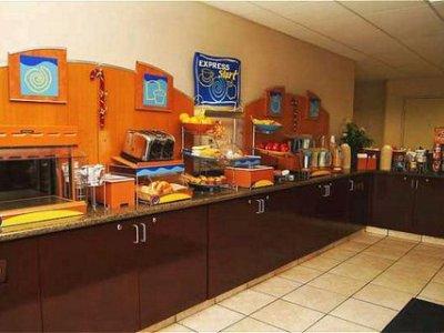 Express & Tampa-rocky Point Island By Ihg Hotel Tampa