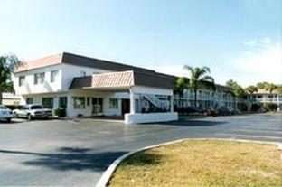 Super 8 By Wyndham Sarasota Near Siesta Key