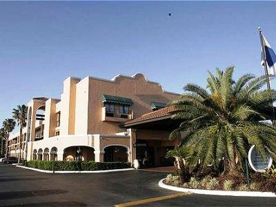Ramada By Wyndham Downtown 3*