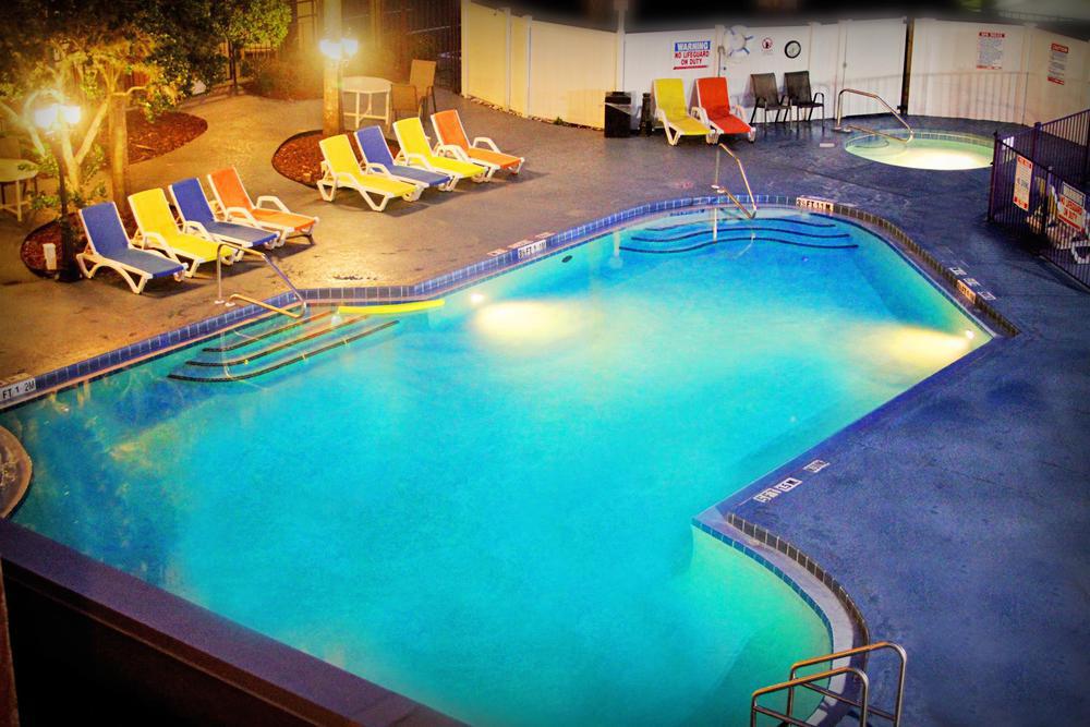 Ramada By Wyndham Downtown Hotel