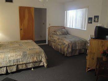 Hibiscus Oceanfront 2*