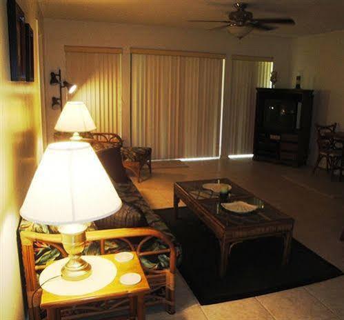 Hibiscus Oceanfront Resort