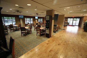 Hampton I-75 Bee Ridge Hotel 3*