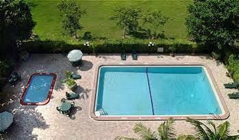 North Miami Gardens & (adults Only) North Miami Beach
