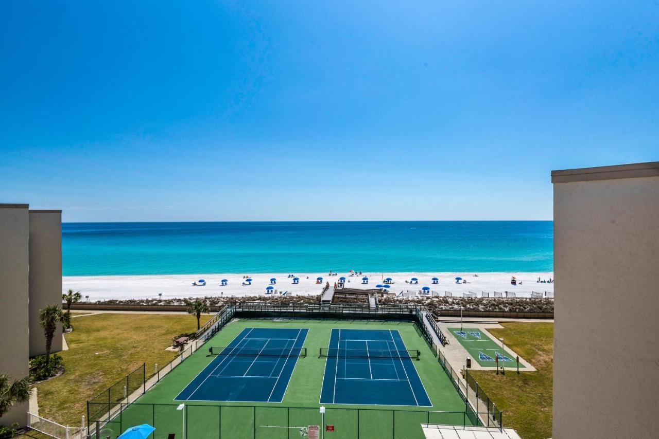 Surf And Racquet Club 711