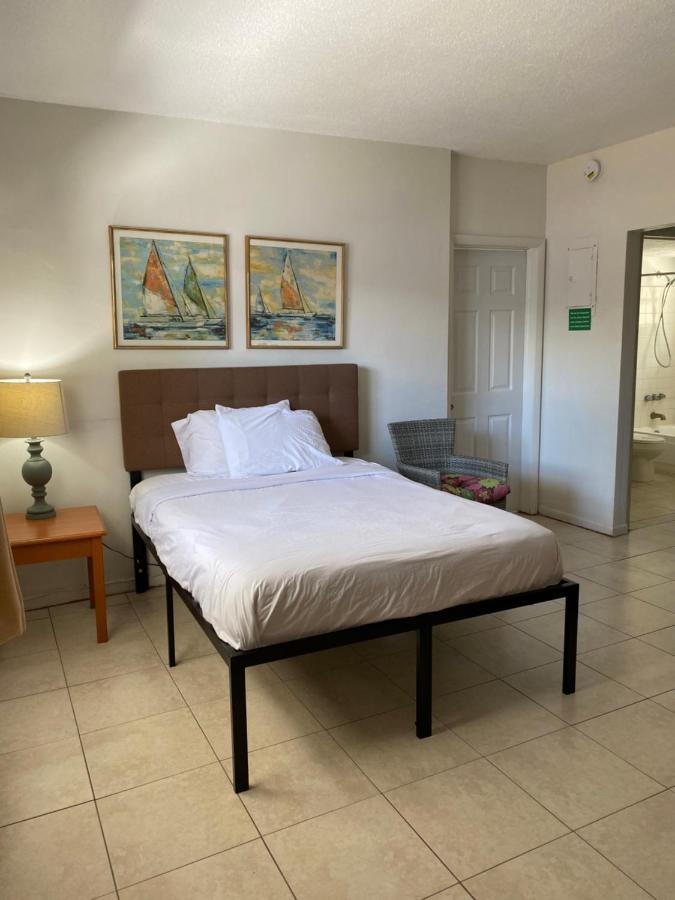 Dee Jay Hotel 2*