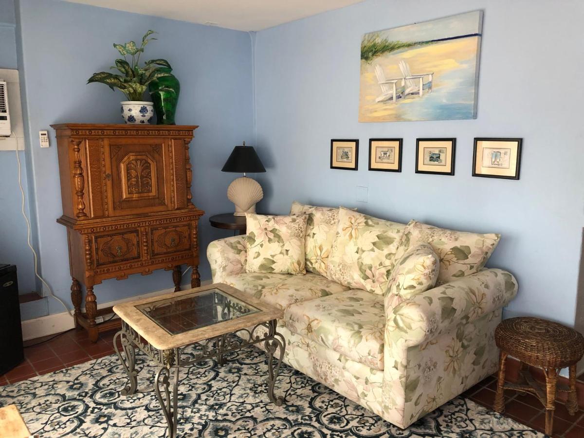 Bed & Breakfast Sea Breeze Manor