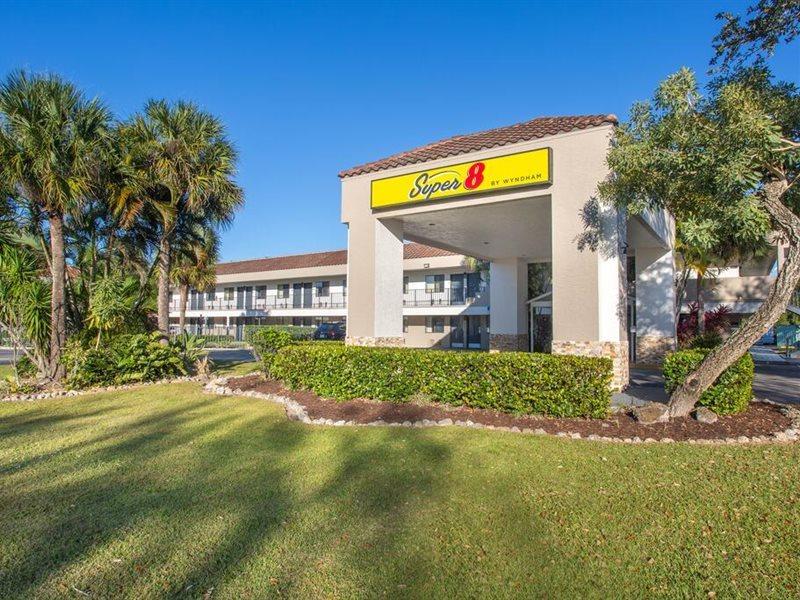 Super 8 By Wyndham Hotel