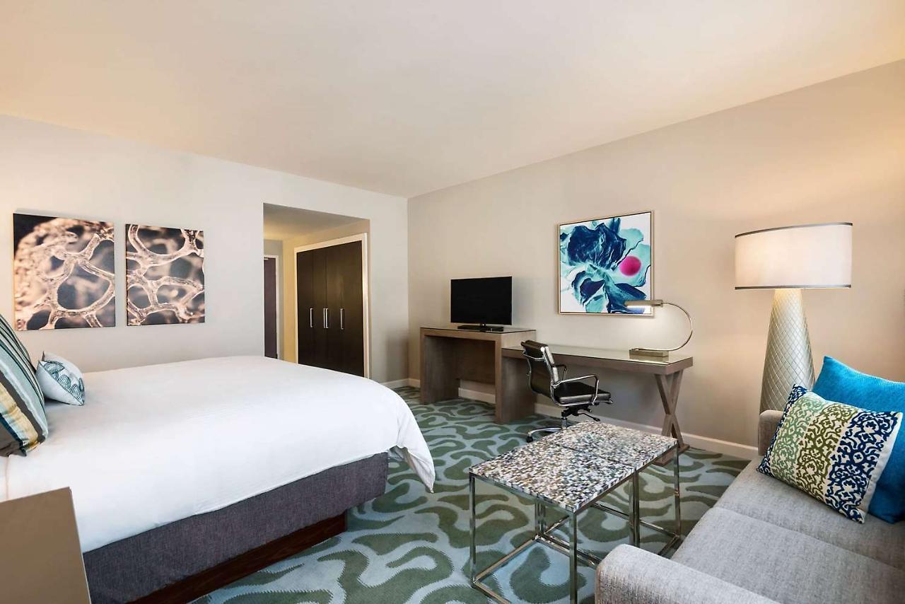 Wyndham Grand At Harbourside Place Hotel 4*