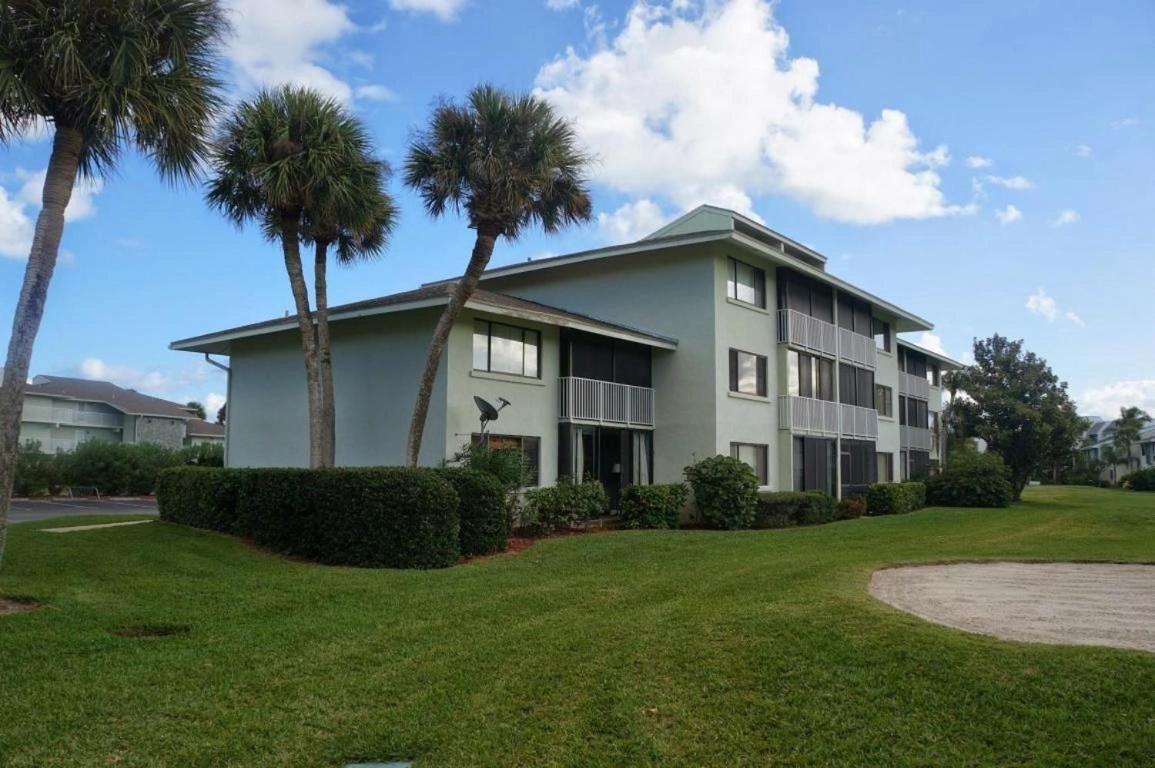 Excellent Front Community, Golf Course, Tennis, Sunny Weather Year Round! Fort Pierce