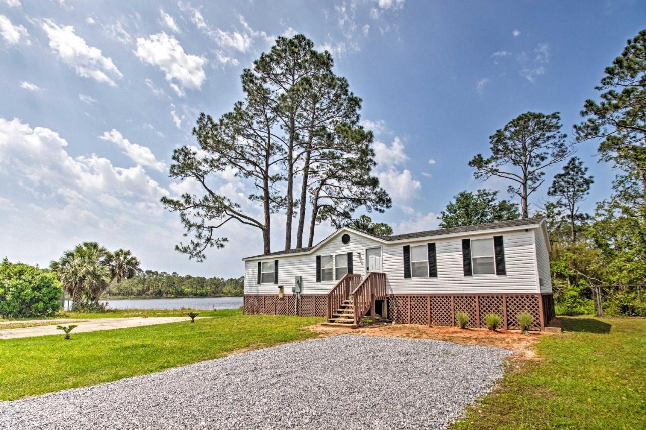 Stunning Home, 8 Mi To Downtown! Holiday home *