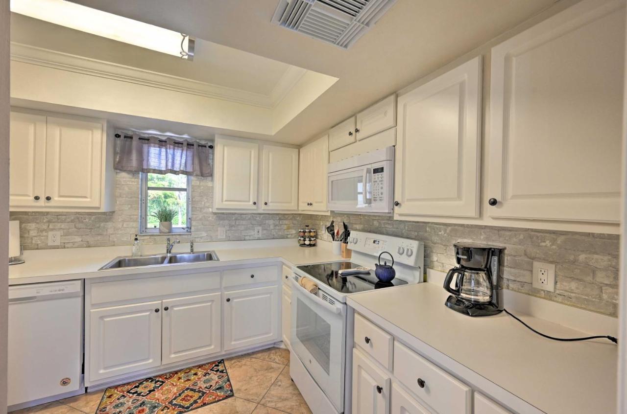 With Enclosed Balcony And Views! * Naples