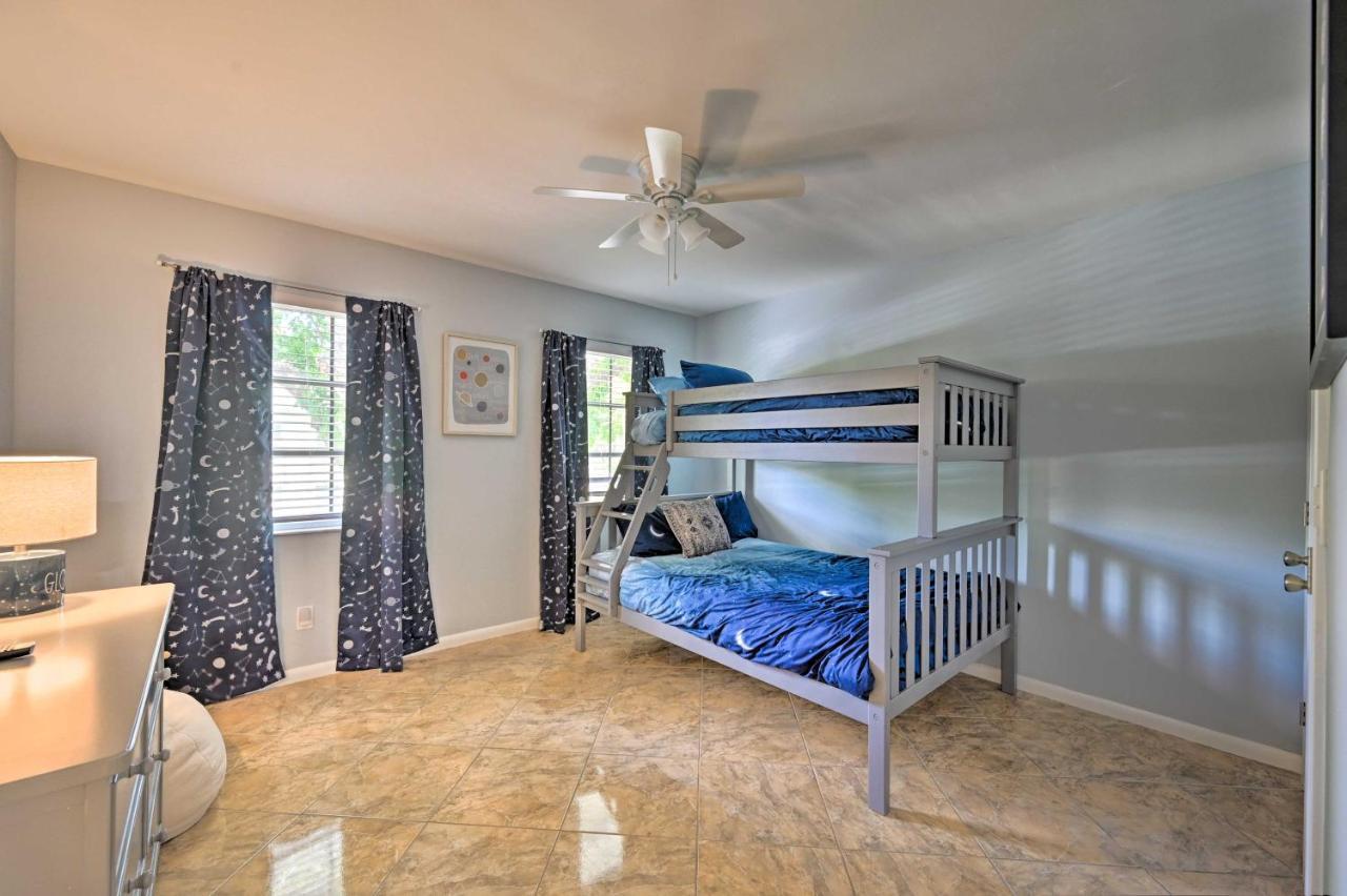 With Enclosed Balcony And Views! Apartment *
