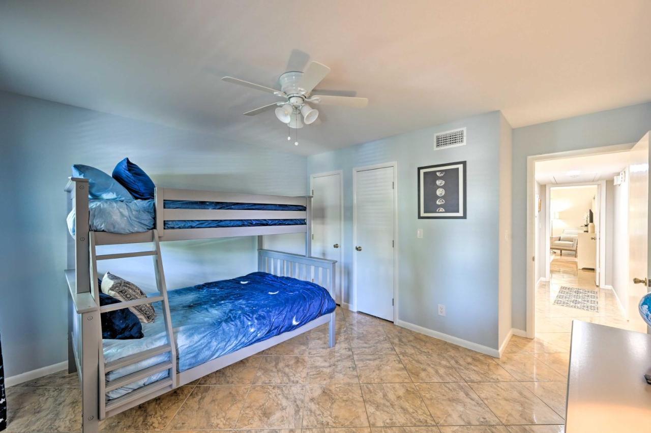 With Enclosed Balcony And Views! *