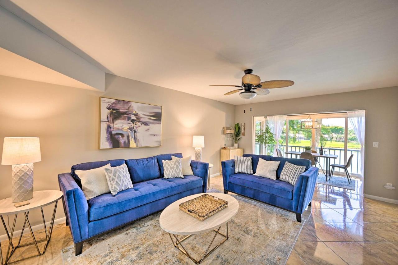 With Enclosed Balcony And Views! Naples