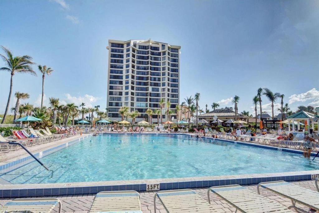 Apartment Excellent Front Community, Golf Course, Tennis, Sunny Weather Year Round! *
