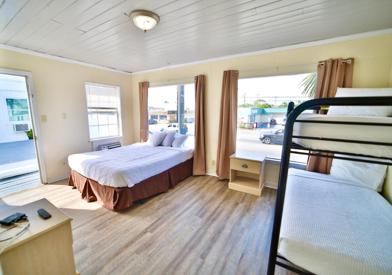 Palm Grove Hotel