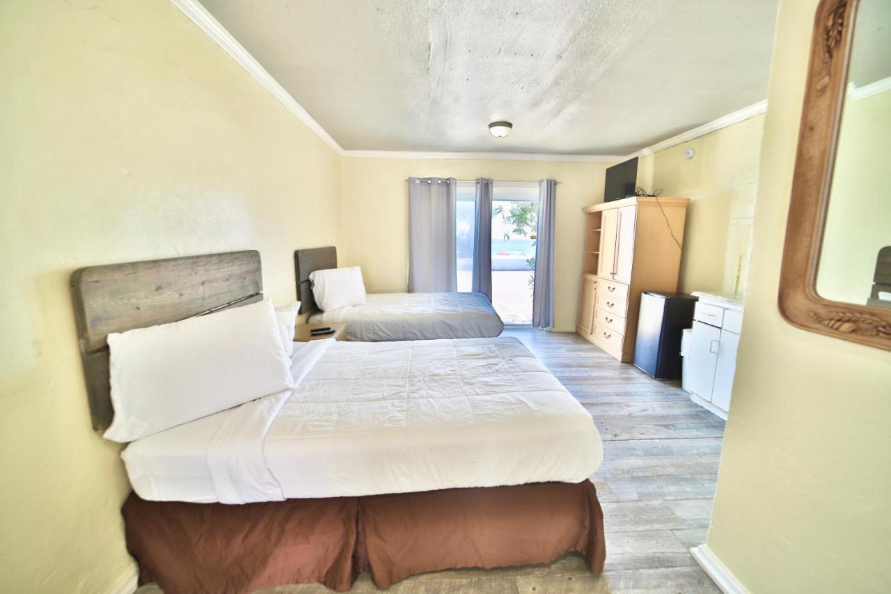 Palm Grove Hotel