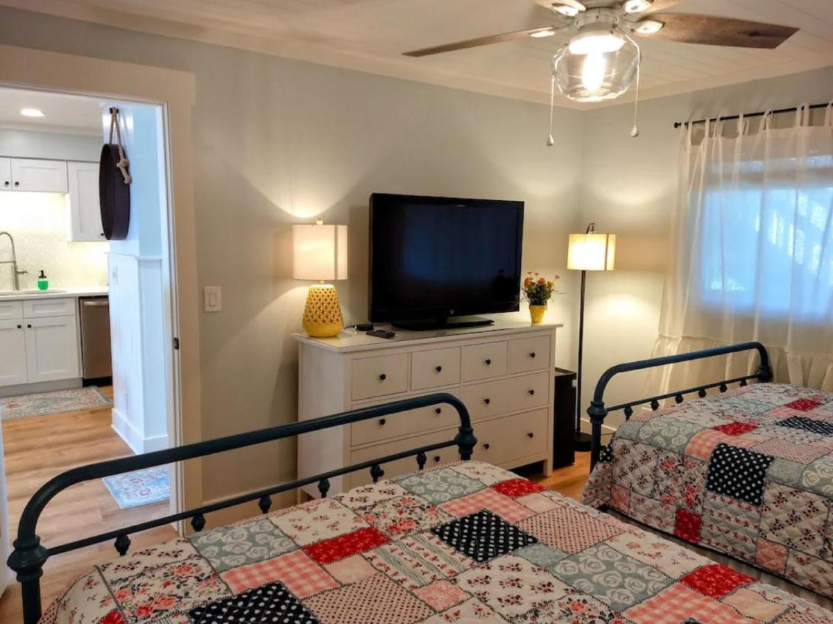 Hibiscus Oceanfront 2*