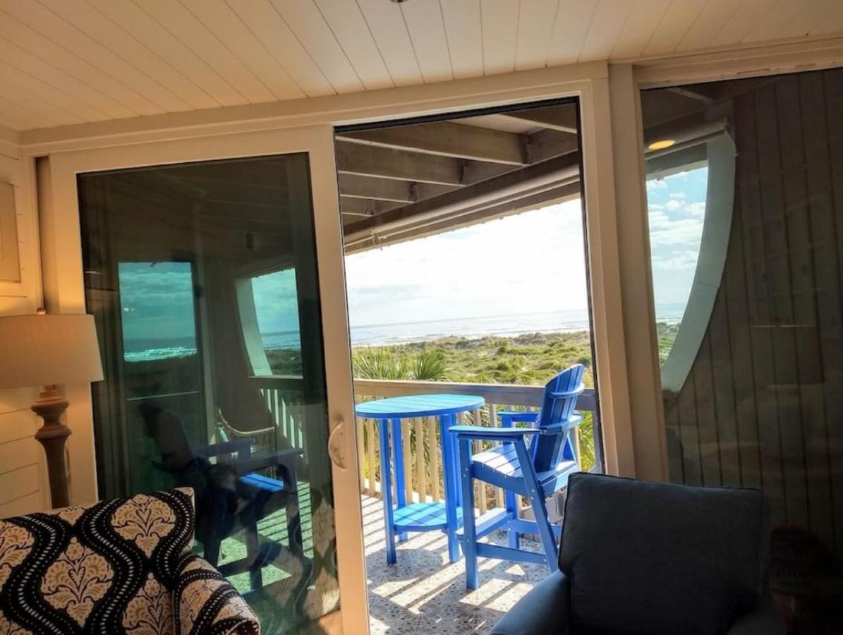 Hibiscus Oceanfront Resort 2*