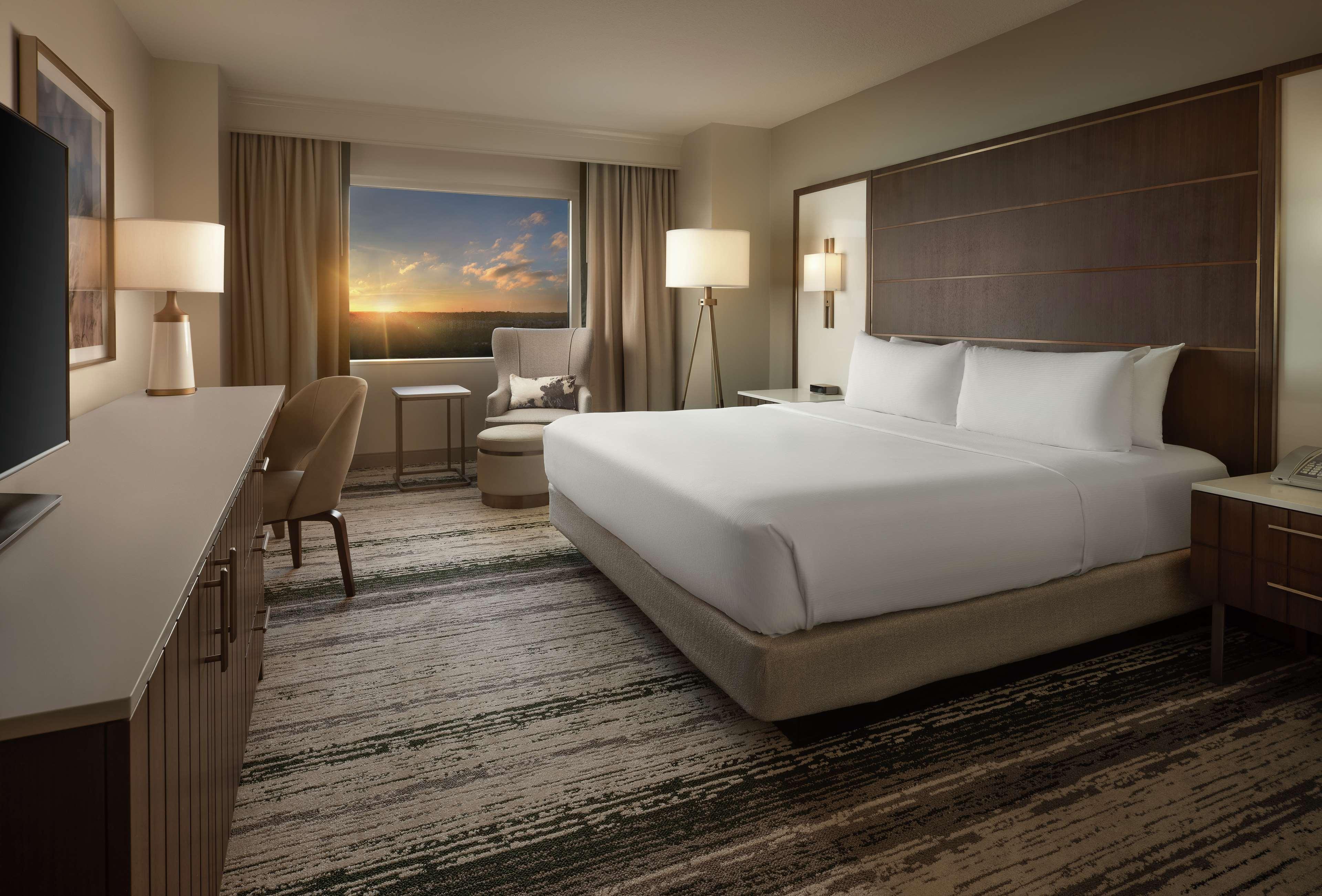Signia By Hilton Orlando - An Official Walt World 5* Lake Buena Vista