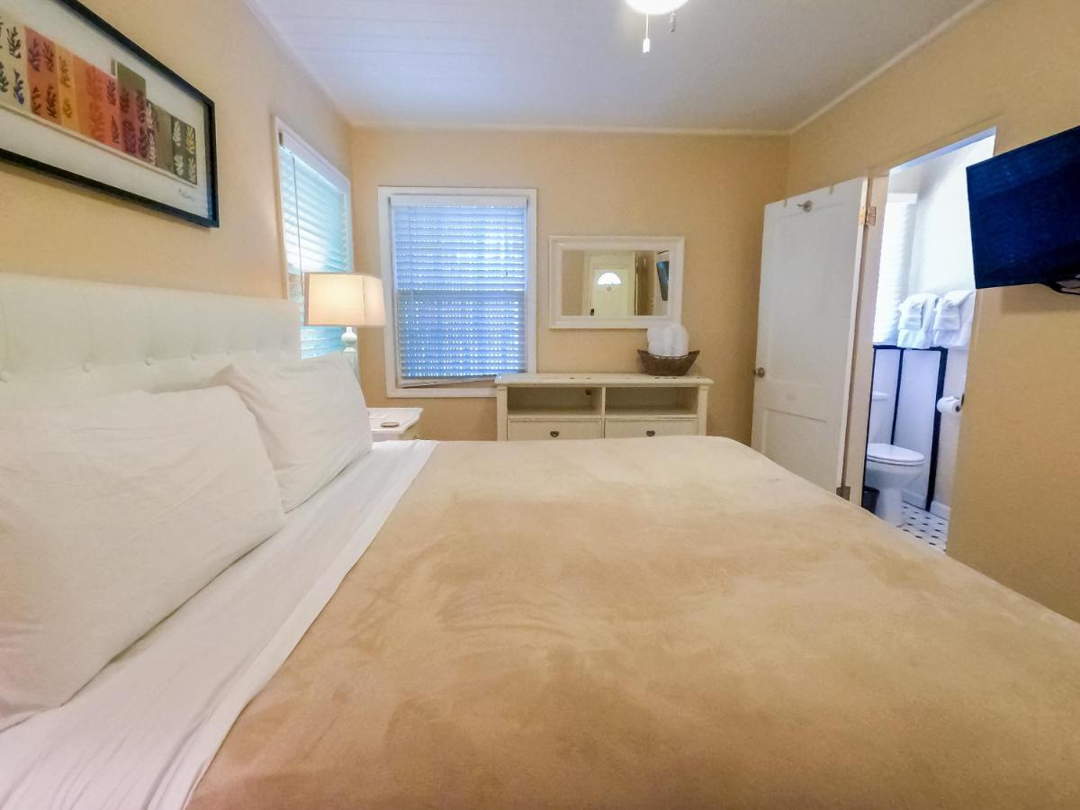 Haley's At Anna Maria Island Motel 2*