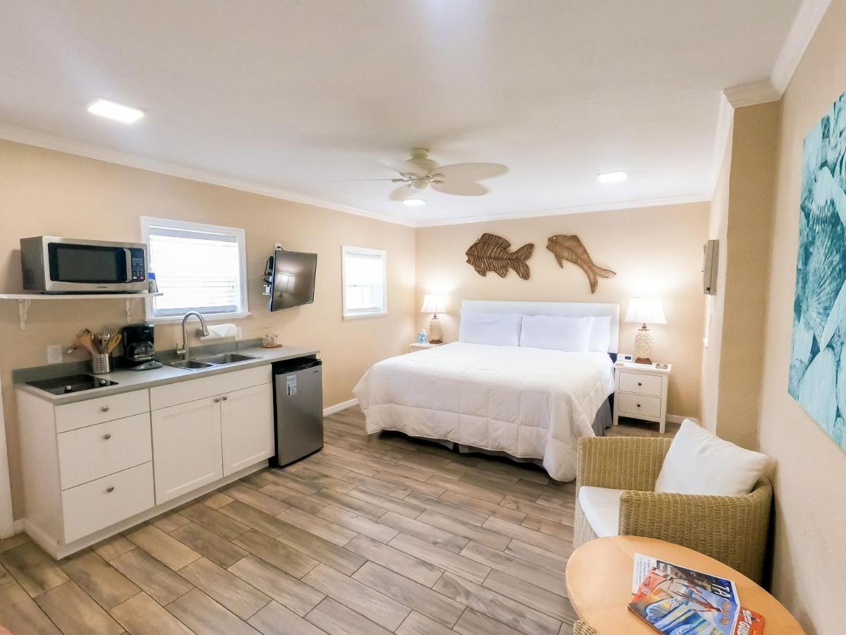 Haley's At Anna Maria Island Motel 2*