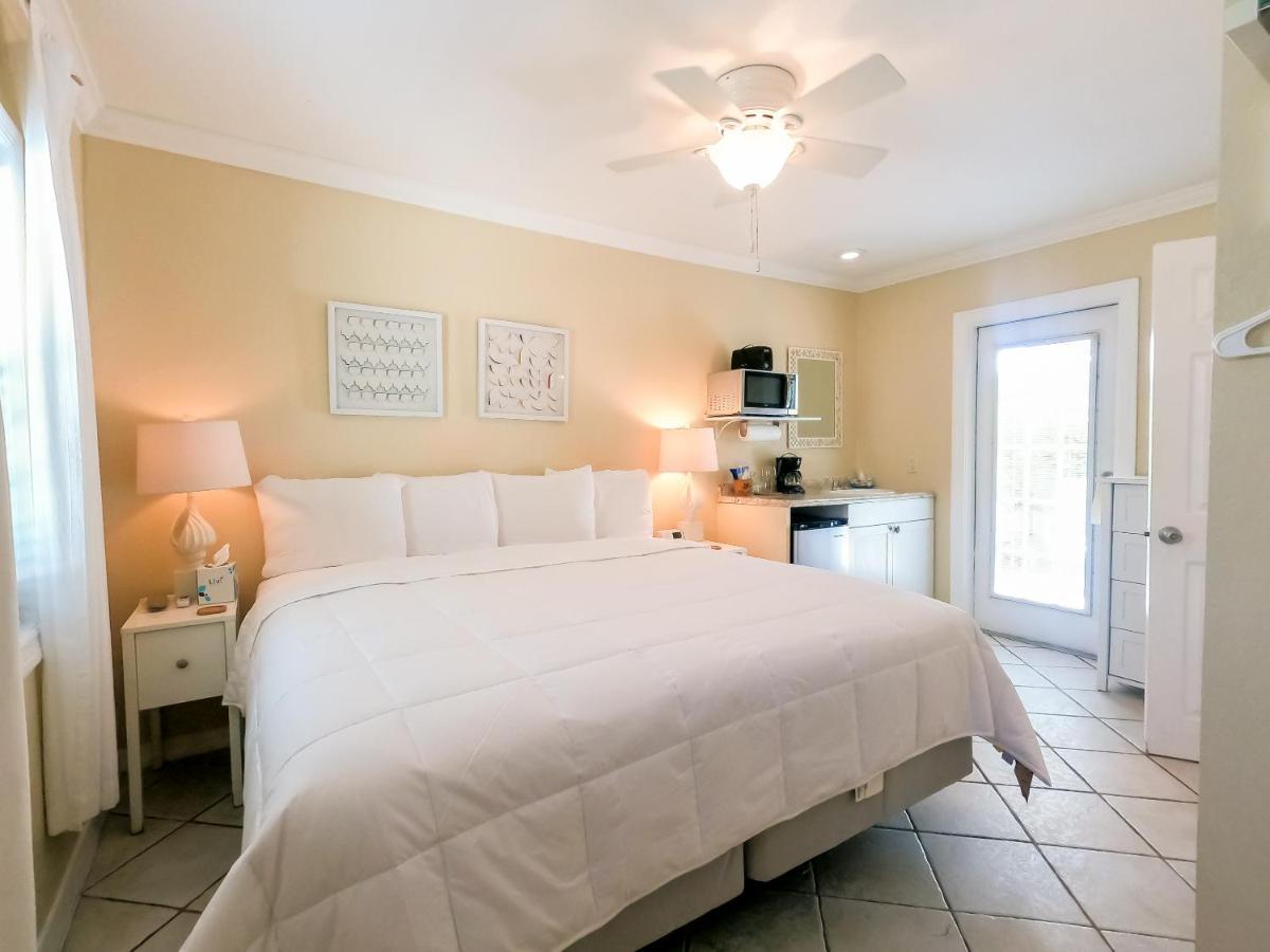Haley's At Anna Maria Island Motel 2*