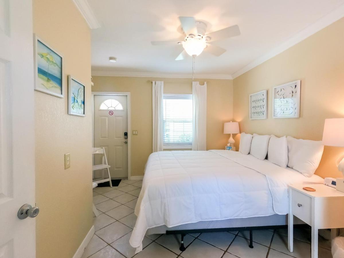 Haley's At Anna Maria Island 2*