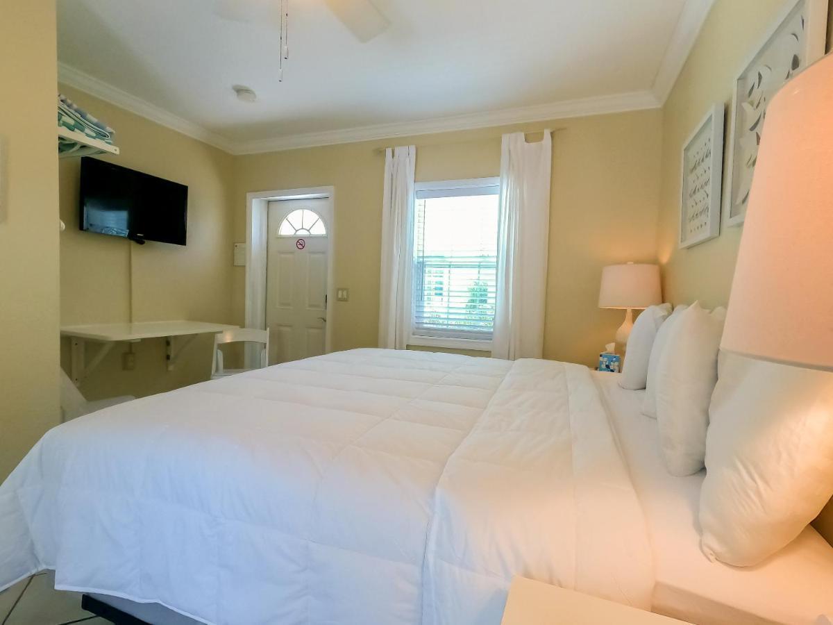 Haley's At Anna Maria Island Motel 2*