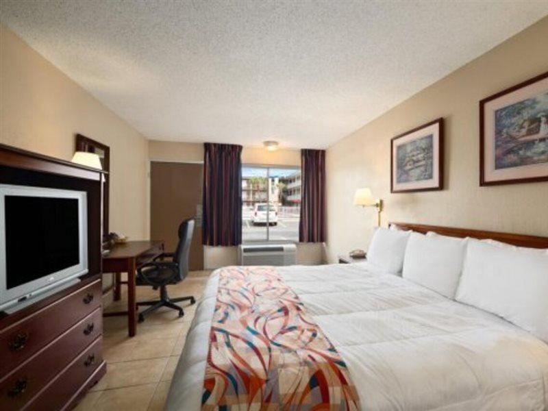 Days Tampa North Of Busch Gardens Motel Lutz