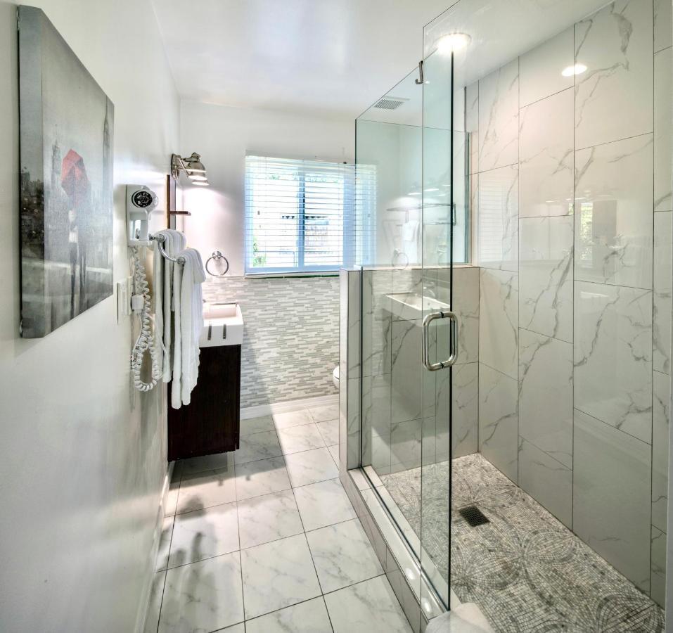 Park Shore St Pete Beach Apartment