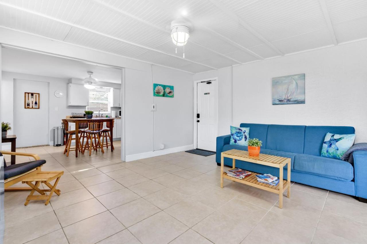 The Blue House Lauderdale Airport/cruise Guest house 4*