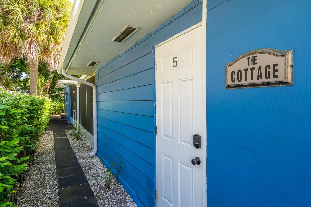 The Blue House Lauderdale Airport/cruise Guest house Fort Lauderdale
