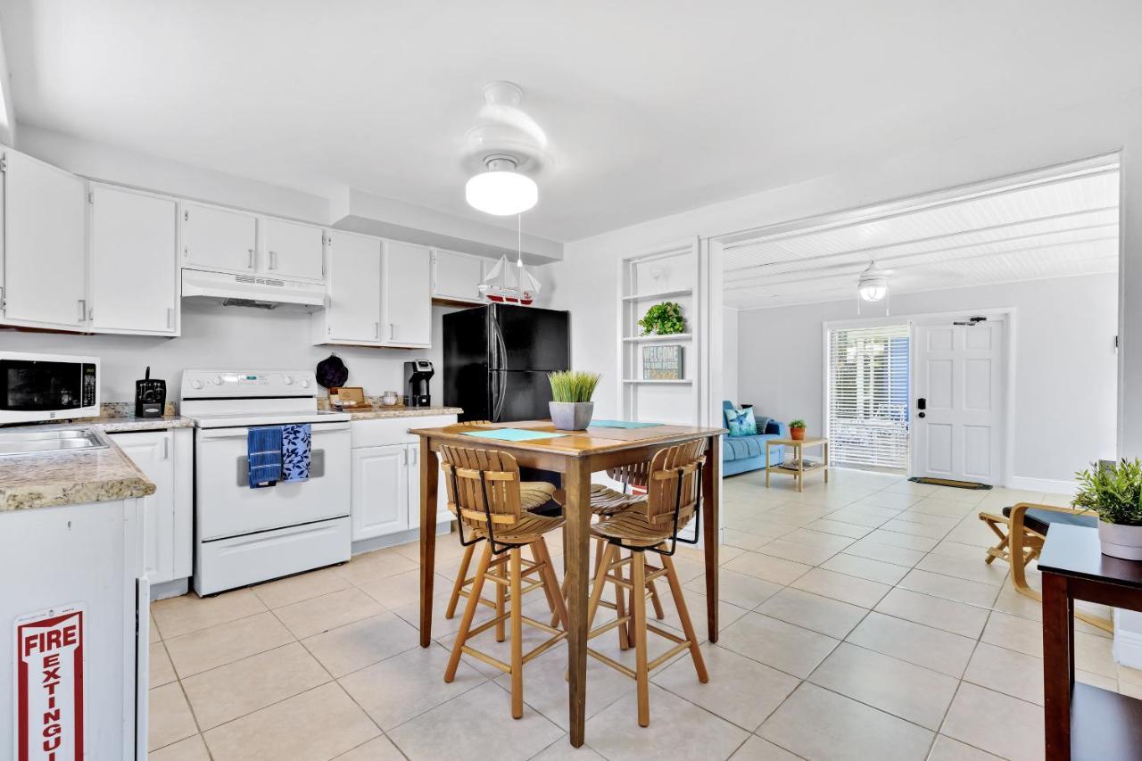 The Blue House Lauderdale Airport/cruise Guest house 4*