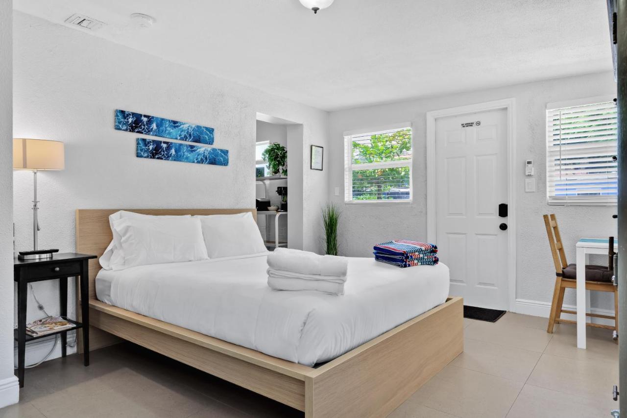 The Blue House Lauderdale Airport/cruise Guest house Fort Lauderdale