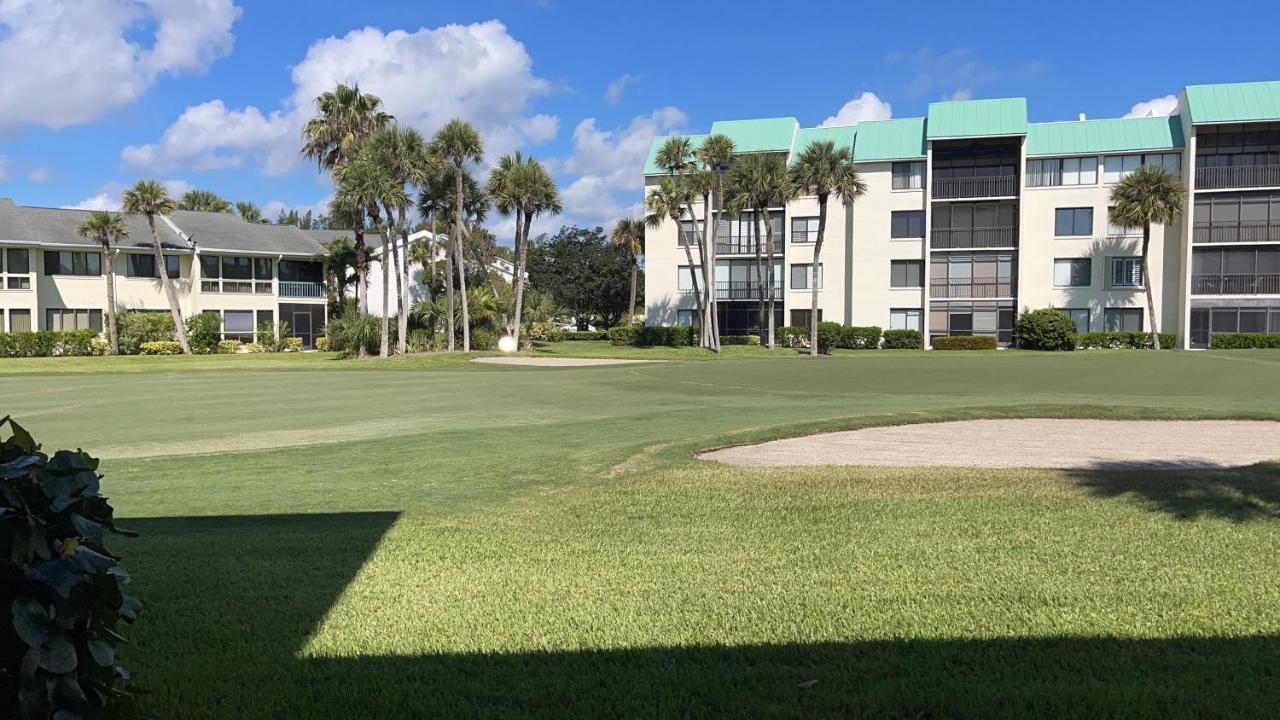Excellent Front Community, Golf Course, Tennis, Sunny Weather Year Round! Apartment