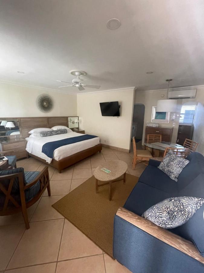 Hotel High Noon 4*