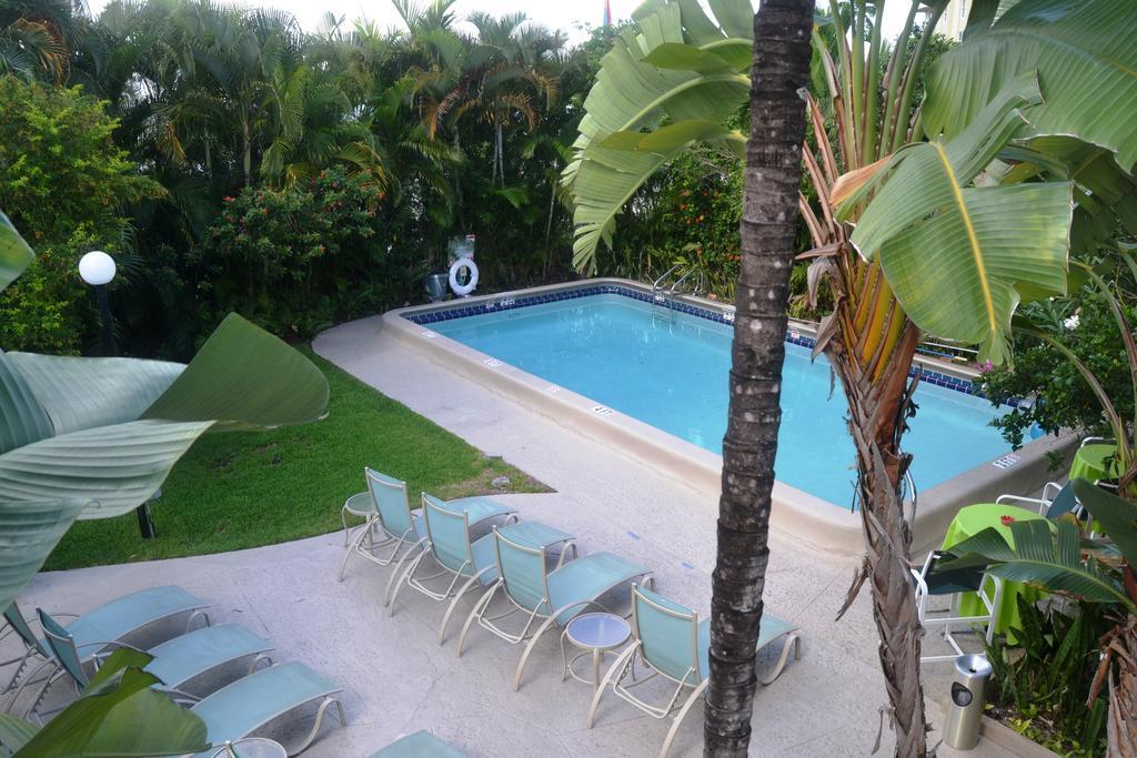 Grand Palm Plaza
