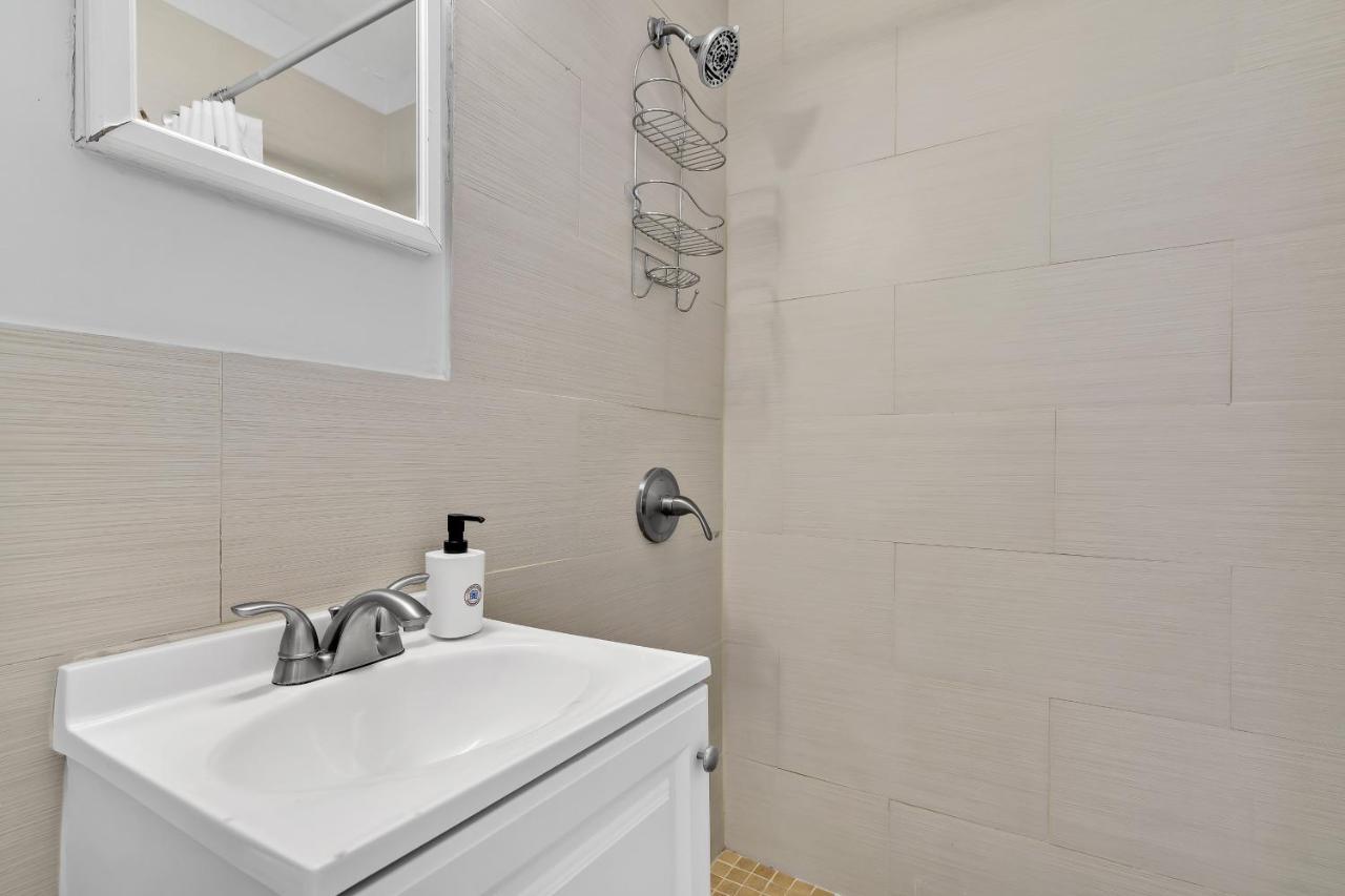 The Blue House Lauderdale Airport/cruise Guest house 4*