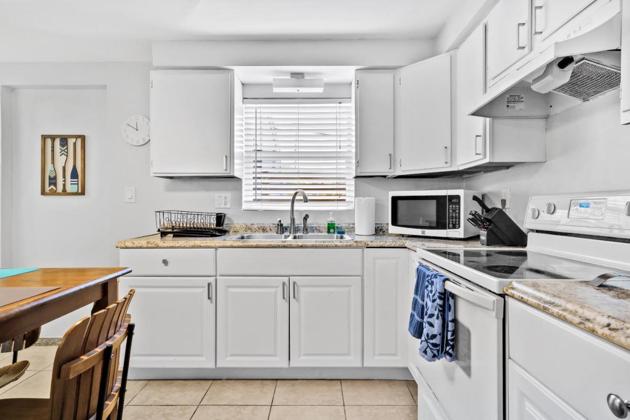 The Blue House Lauderdale Airport/cruise Guest house 4*